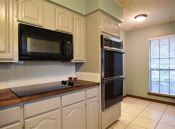 5th image of 1330 Surrey Ct