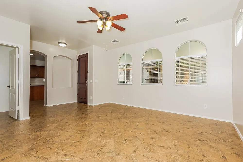 4 bed, 2.5 bath, 1613 sqft, $2,295 — Photo 4