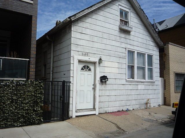 1st image of 2465 N Clybourn Ave #3