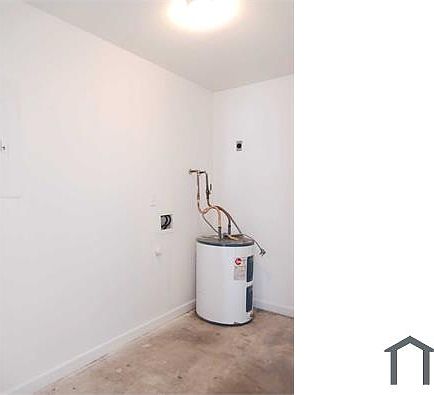 2nd image of 519 NW 34th St #1