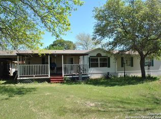 120 Harvest Ln, Floresville, TX 78114
