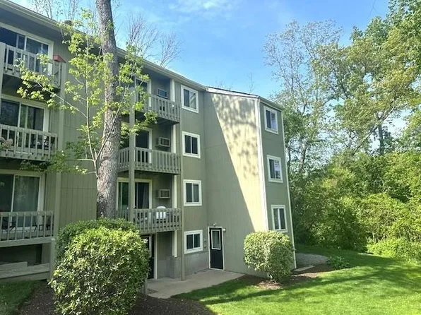400 New River Rd APT 311, Lincoln, RI 02838