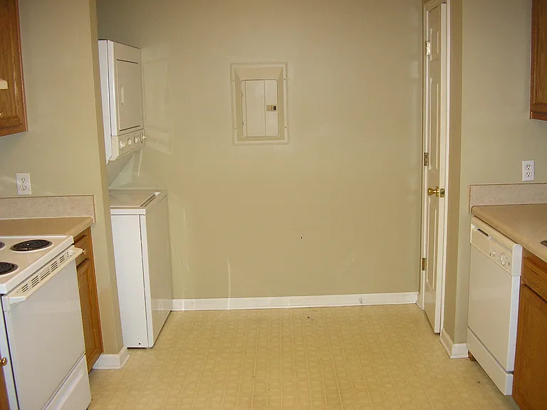 4490 Woodstone Dr — Photo 16