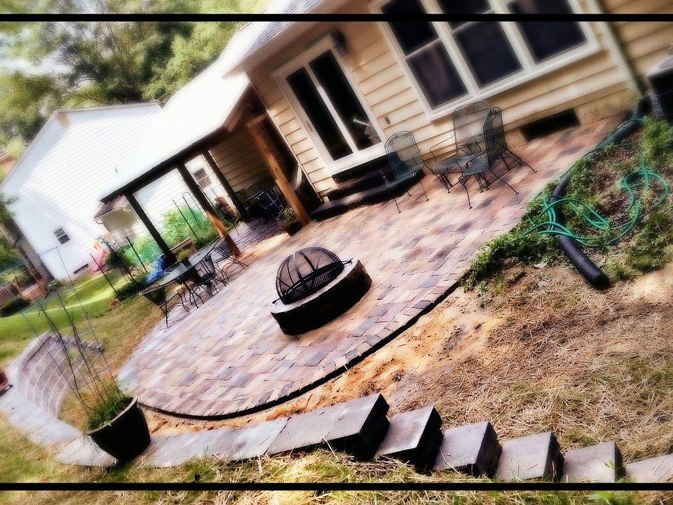 2nd image of 1924 Chapel Hill Rd