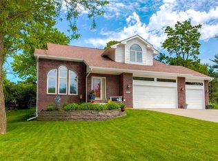 3011 Rhett Cir, Des Moines, IA 50321