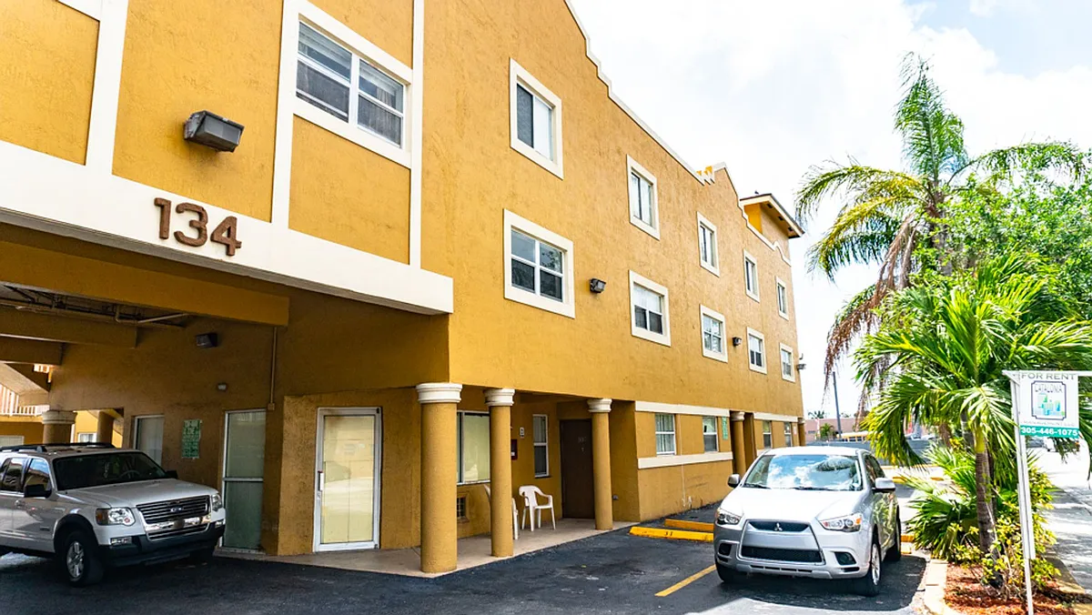 Building Photo - 626 - Kina Hialeah