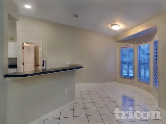 4th image of 2342 Sweetwater Blvd
