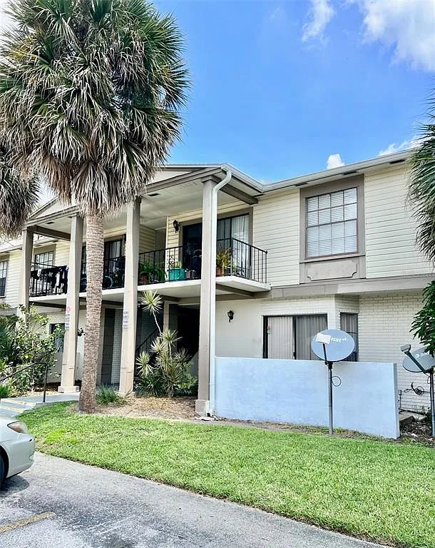 2 bed, 1.5 bath, 860 sqft, $1,295 — Photo 1
