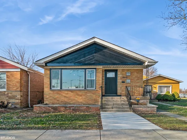 8916 S Essex Ave, Chicago, IL 60617