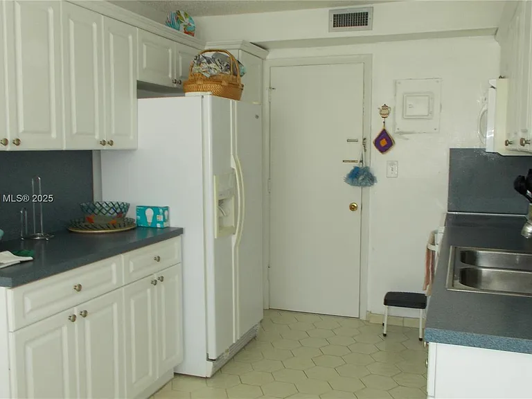 3161 S Ocean Dr #505 — Photo 11