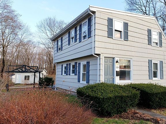 4th image of 120 Center St