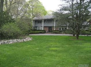 120 Hunters Dr, Syosset, NY 11791