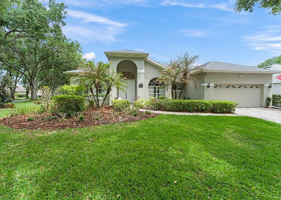 1st image of 827 Chatfield Way
