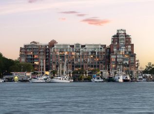 Shoal Point, Victoria, BC V8V 4Z9