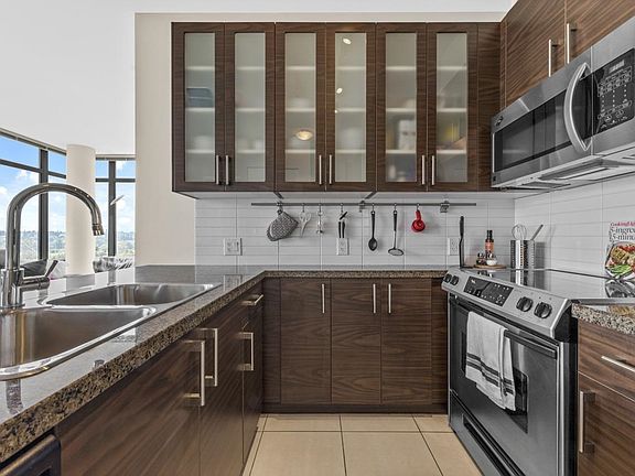 2nd image of 2355 Madison Ave #1401