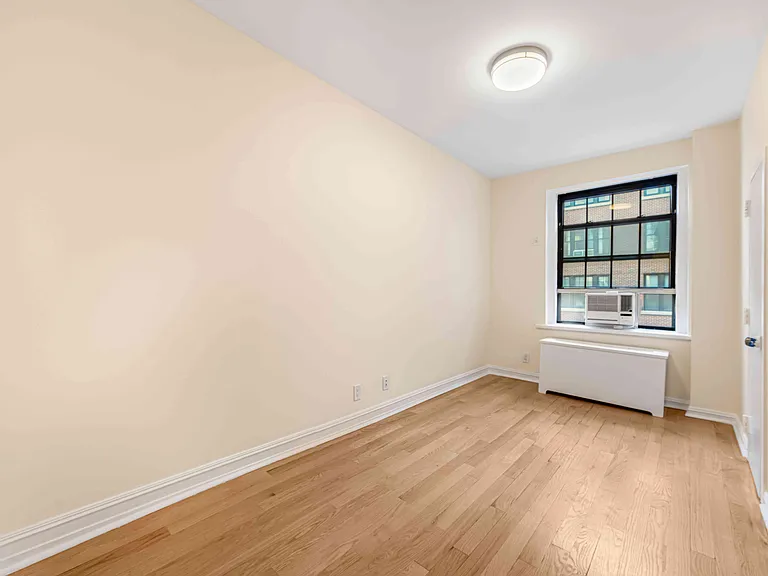 107 E 63rd St #5A — Photo 6