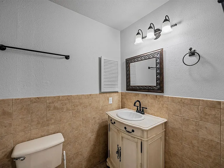 10122 Green Valley Ln — Photo 17