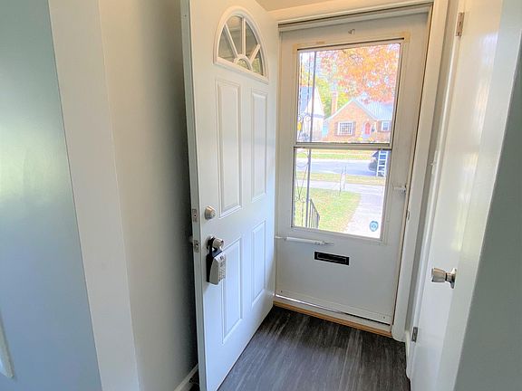 3rd image of 1227 Underwood Ave SE