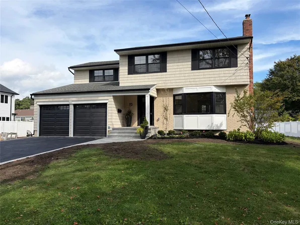 93 Eaton Lane, West Islip, NY 11795