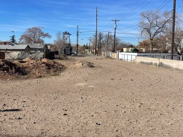 711C 7th St SW, Albuquerque, NM 87102