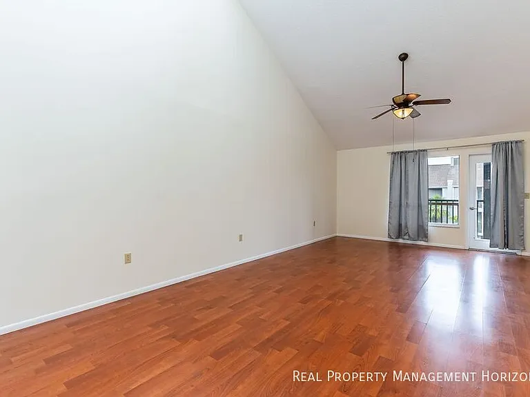 251 Fenwick Dr #14 — Photo 7