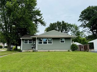 1004 Waugh Dr, Hubbard, OH