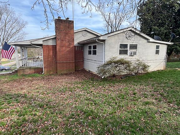 3rd image of 821 W Cherokee Dr