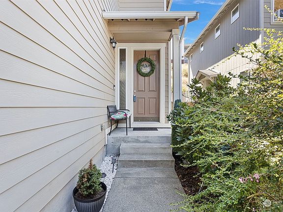 3rd image of 18515 101st Avenue E