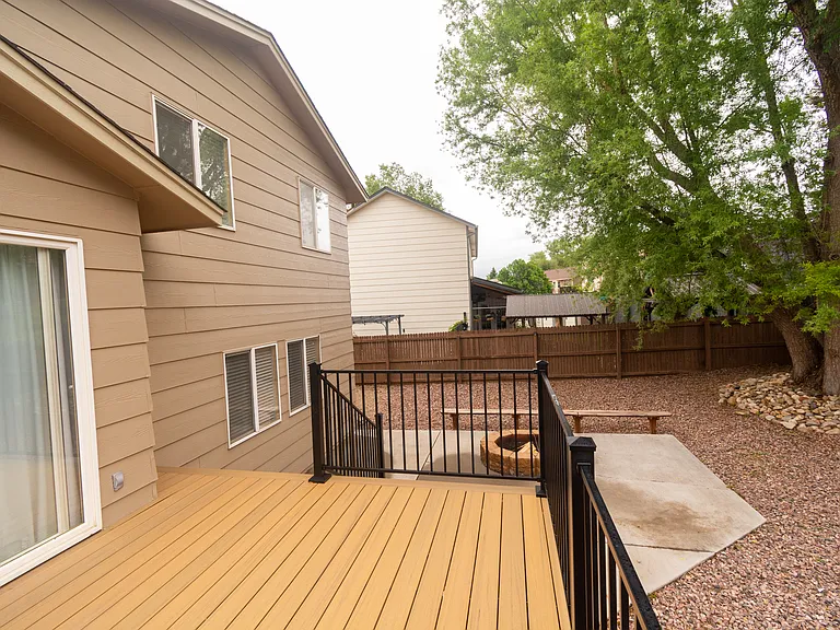 1395 Roseville Dr — Photo 17