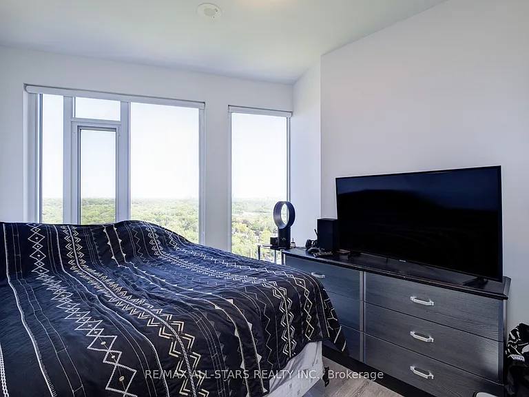 575 Bloor St E #2302 — Photo 16