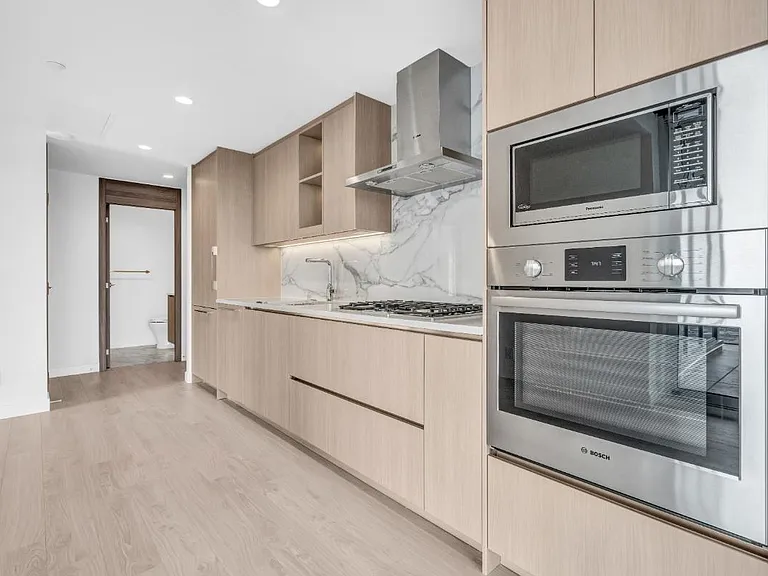 4880 Lougheed Hwy #1507 — Photo 5
