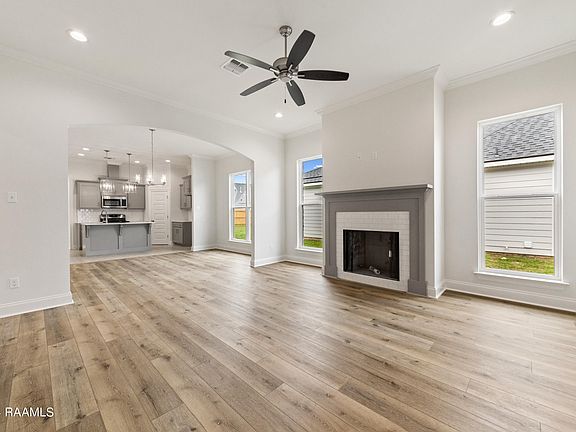 3rd image of 121 Sojourner Dr