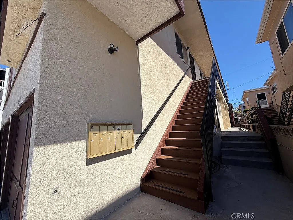 2 bed, 760 sqft, $3,300 — Photo 2