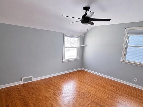 4th image of 14 Mapleview Rd #2