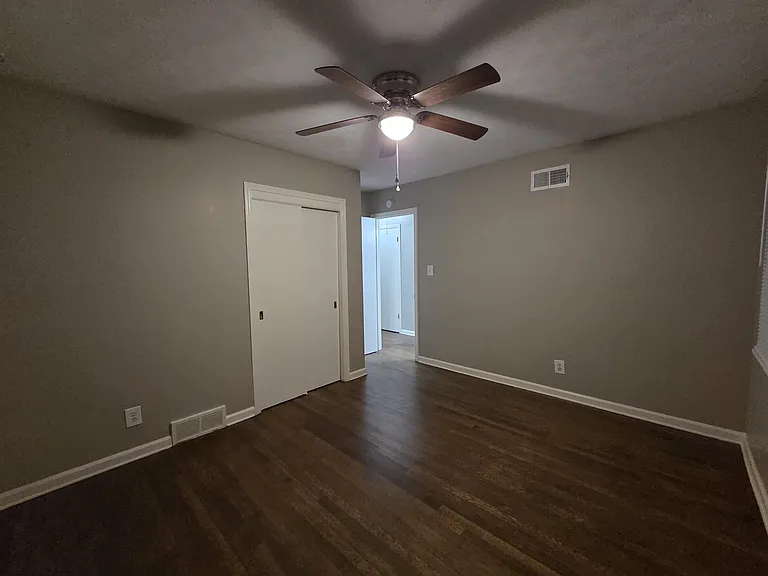 4723 Wooddale Ave — Photo 14
