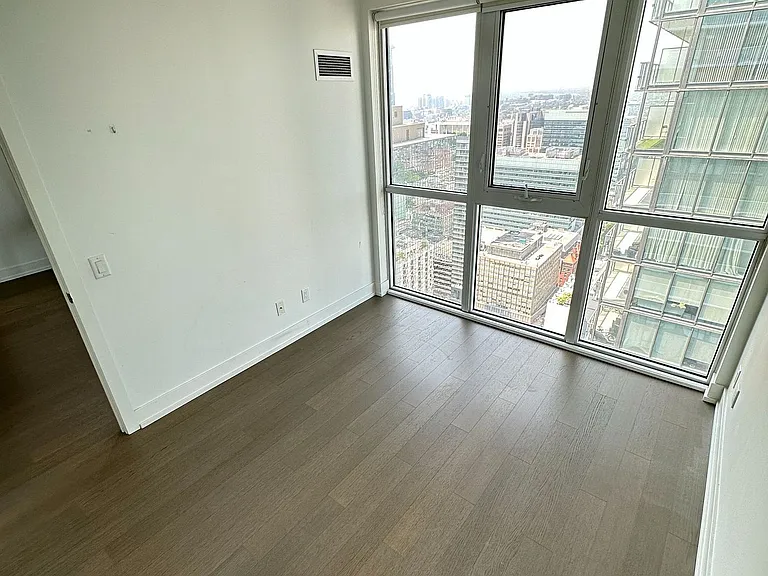 7 Grenville St #4313 — Photo 6