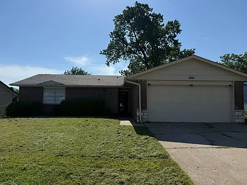 1800 S Pecan Ave Photo 1