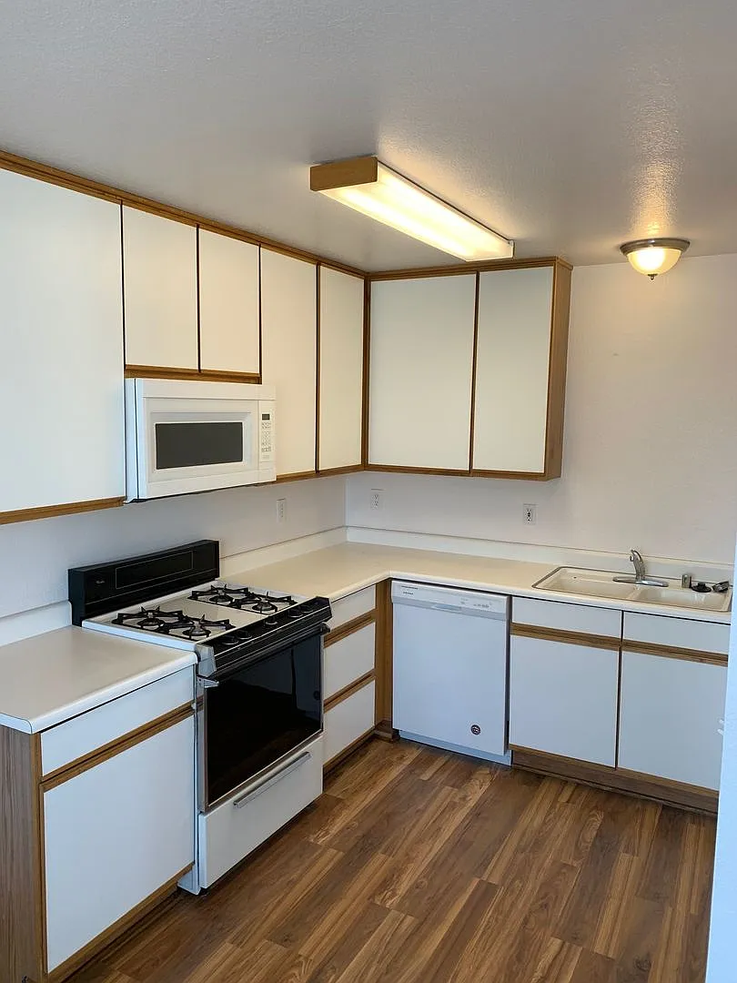 Peppertree Apartments — Photo 1