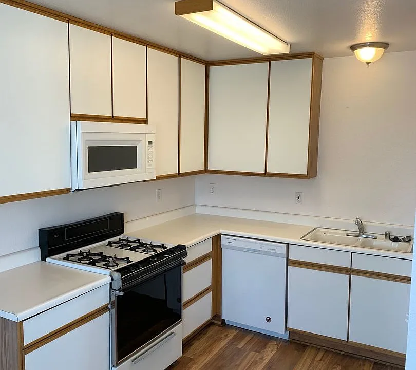 Peppertree Apartments