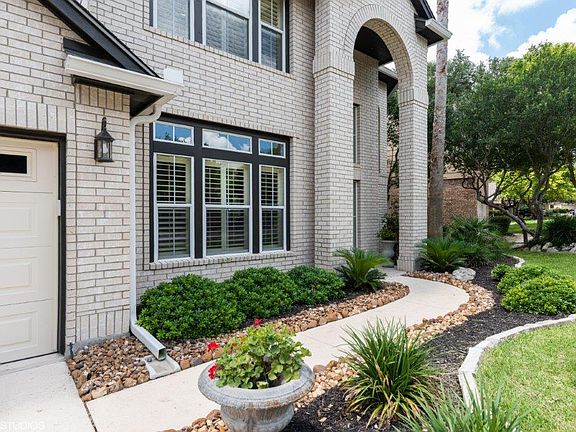 3rd image of 10 Cove Creek Dr