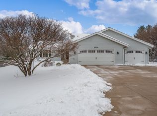 9336 Old Towne Ct, Roscoe, IL 61073