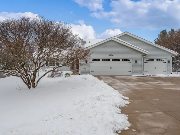 9336 Old Towne Ct, Roscoe, IL 61073