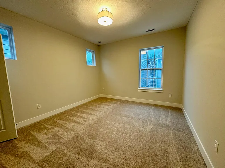 812 Templeton Dr — Photo 8
