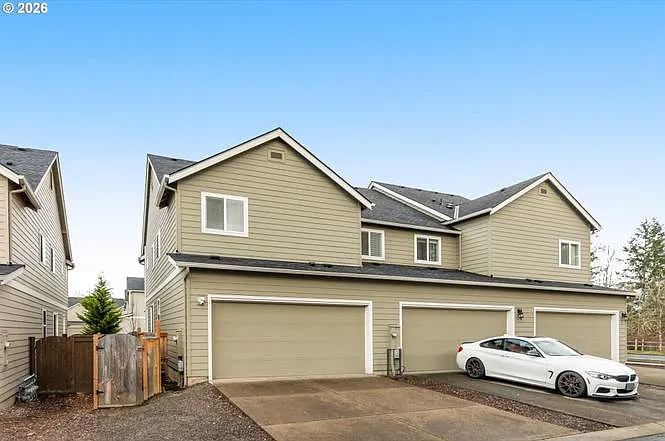 2 Car Garage+2 Car port
