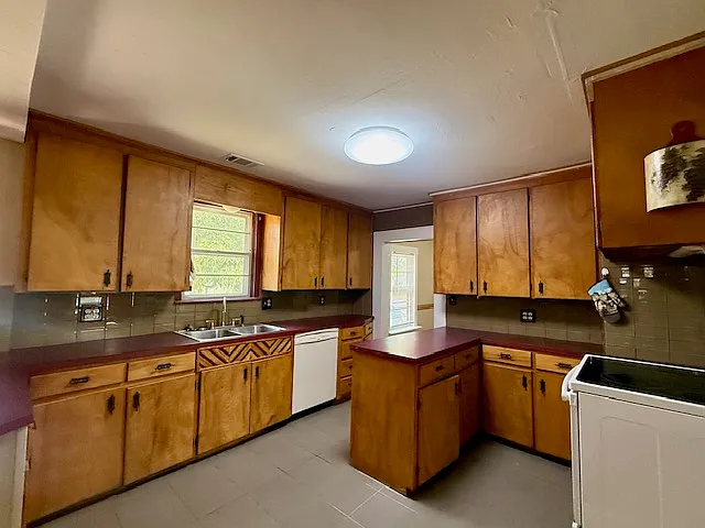 125 Plain St — Photo 7