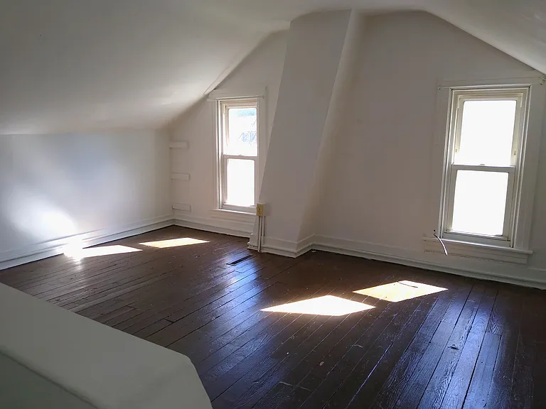 513 Hanover St — Photo 22