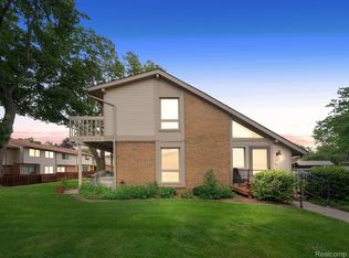 27 Willow Way, Waterford, MI