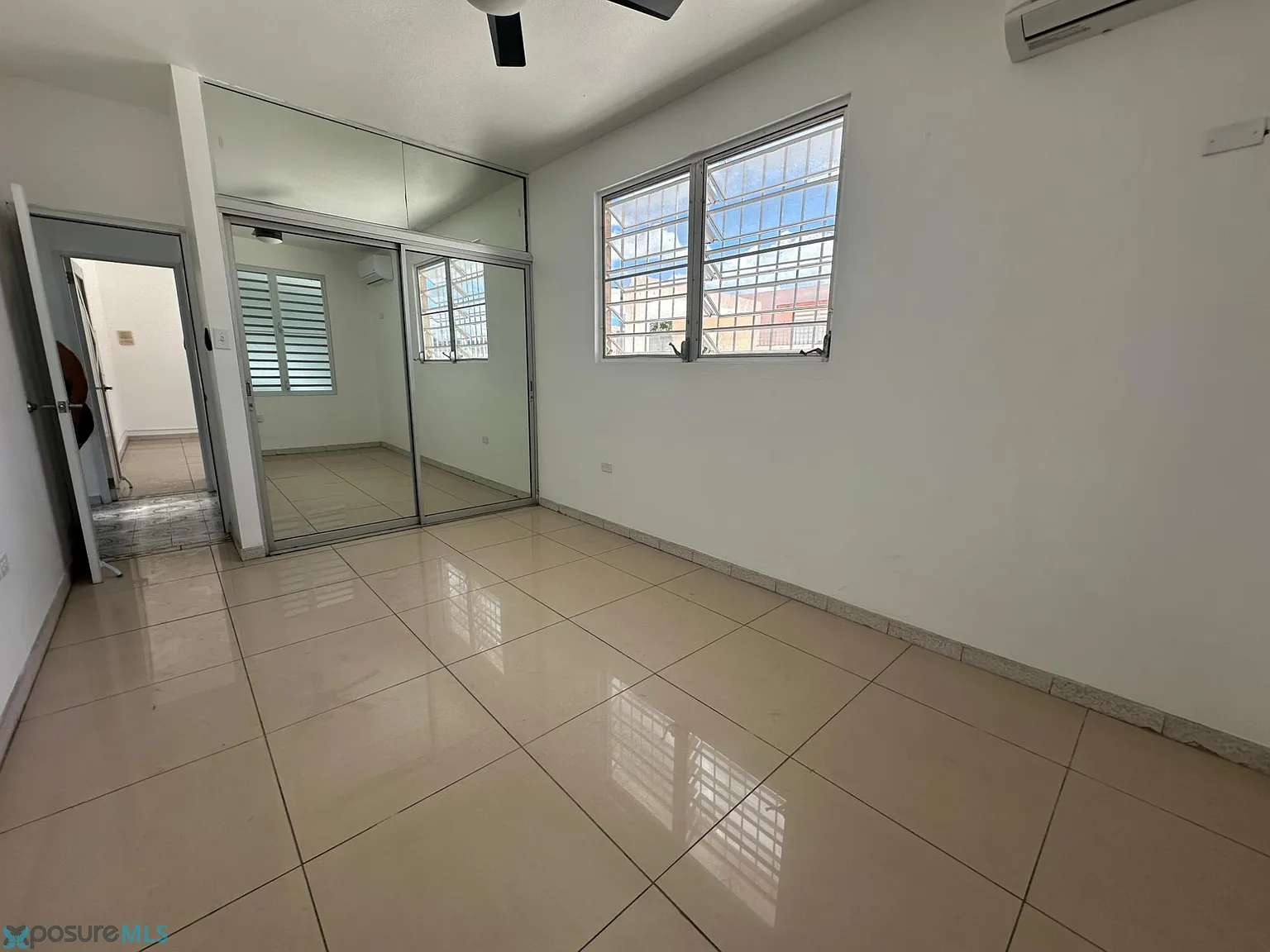 3 bed, 1.0 bath, 1200 sqft, $1,000 — Photo 3