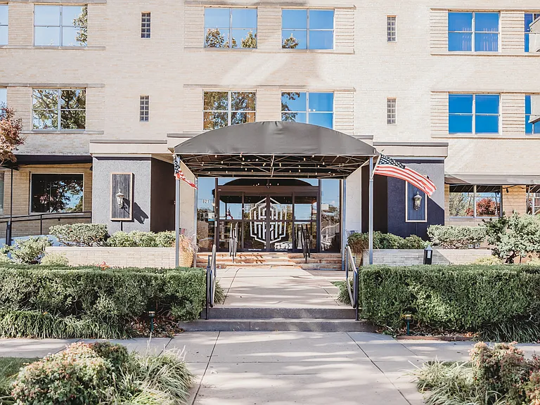 The Apartments at Hotel Phillips — Photo 8
