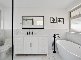 3282 Whittier Ave, Saanich, BC V8Z3P9